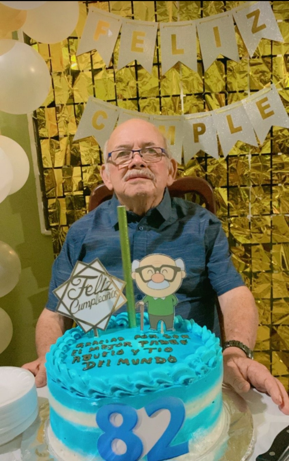 Fotografía familiar del abuelo de Dams Café celebrando su cumpleaños
